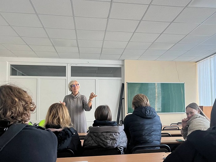 photo 2025 11 19 19 28 25