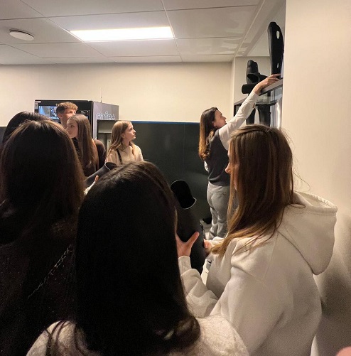 photo 5267493040694168522 y